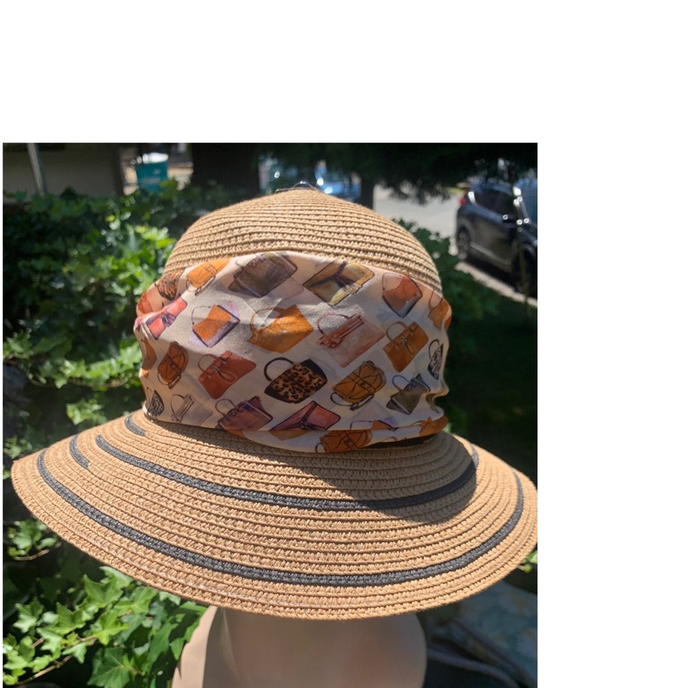 SILK 🆕  Italy 🇮🇹 - RARE - 1 of a kind (see google) - Picture 3 of 15